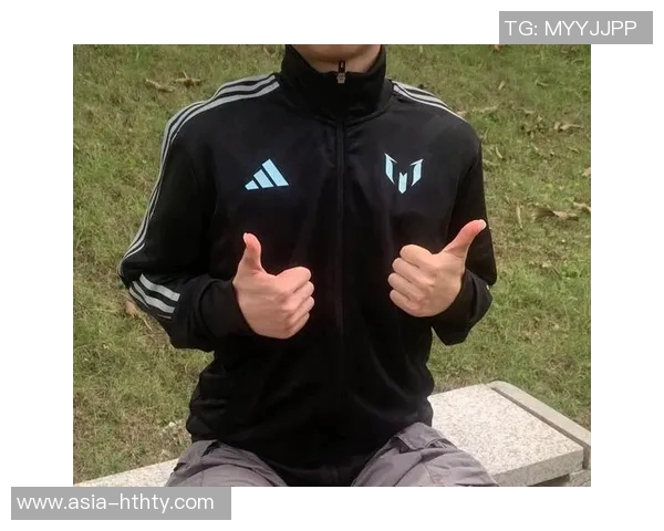 阿迪达斯足球夹克助你在赛场上展现风采与激情的完美选择